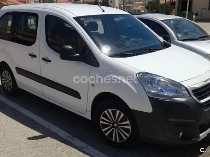 Usado Peugeot Partner Tepee Access 75 CV (55 kW) 2018 Blanco Monovolumen
