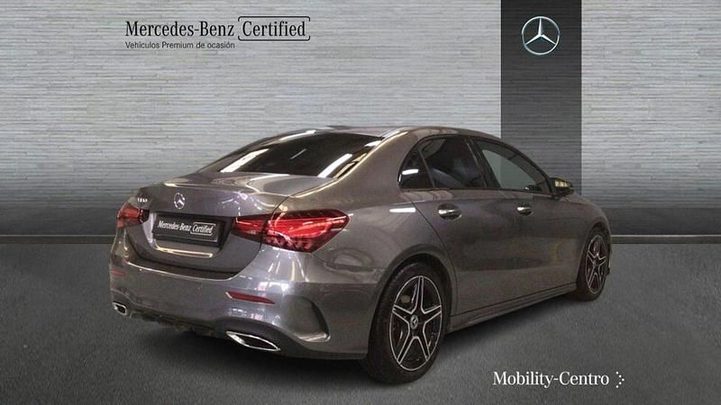 Usado Mercedes A180 136 CV (100 kW) 2024 Gris / plata Berlina