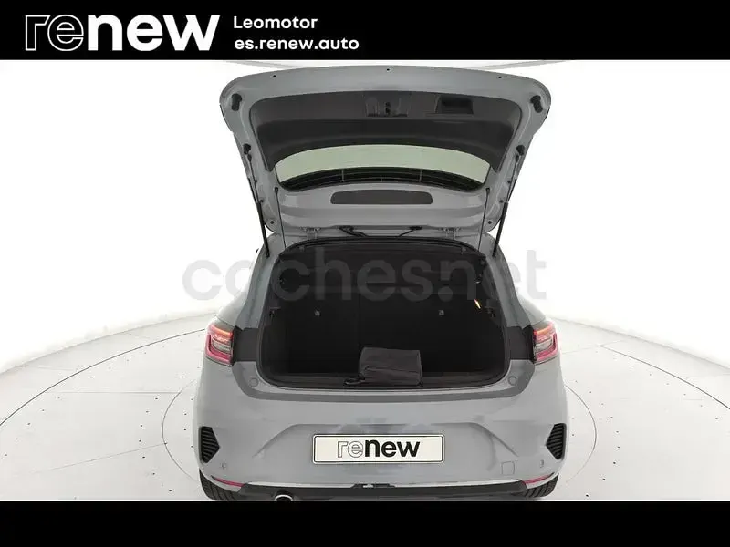 Käytetty Renault Clio V Techno 100 HP (73 kW) 2025 Harmaa Sedan