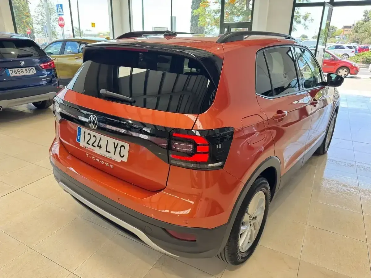 Usado VW T-Cross Advance 110 CV (80 kW) 2022 Naranja SUV