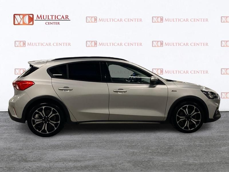 Usado Ford Focus Active 125 CV (91 kW) 2019 Gris / plata Berlina