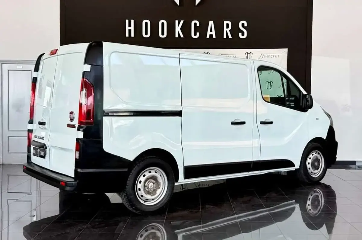 Usado Renault Trafic 95 CV (69 kW) 2019 Blanco Monovolumen