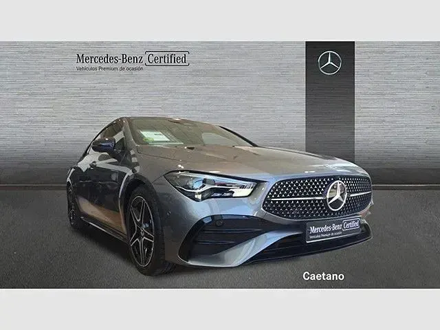Usado Mercedes CLA220 190 CV (139 kW) 2025 Gris montaña Berlina