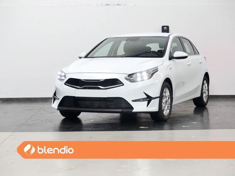 Blanco Usado 2023 Kia Ceed Utilitario | 19.490 € (Un poco caro) - Imagen 1/4
