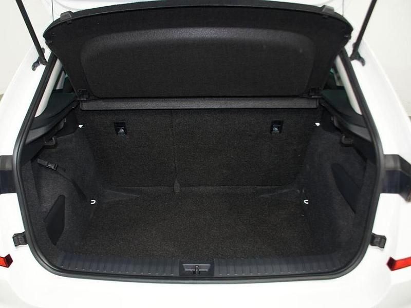 Usado Skoda Kamiq Ambition 110 CV (80 kW) 2021 Blanco SUV