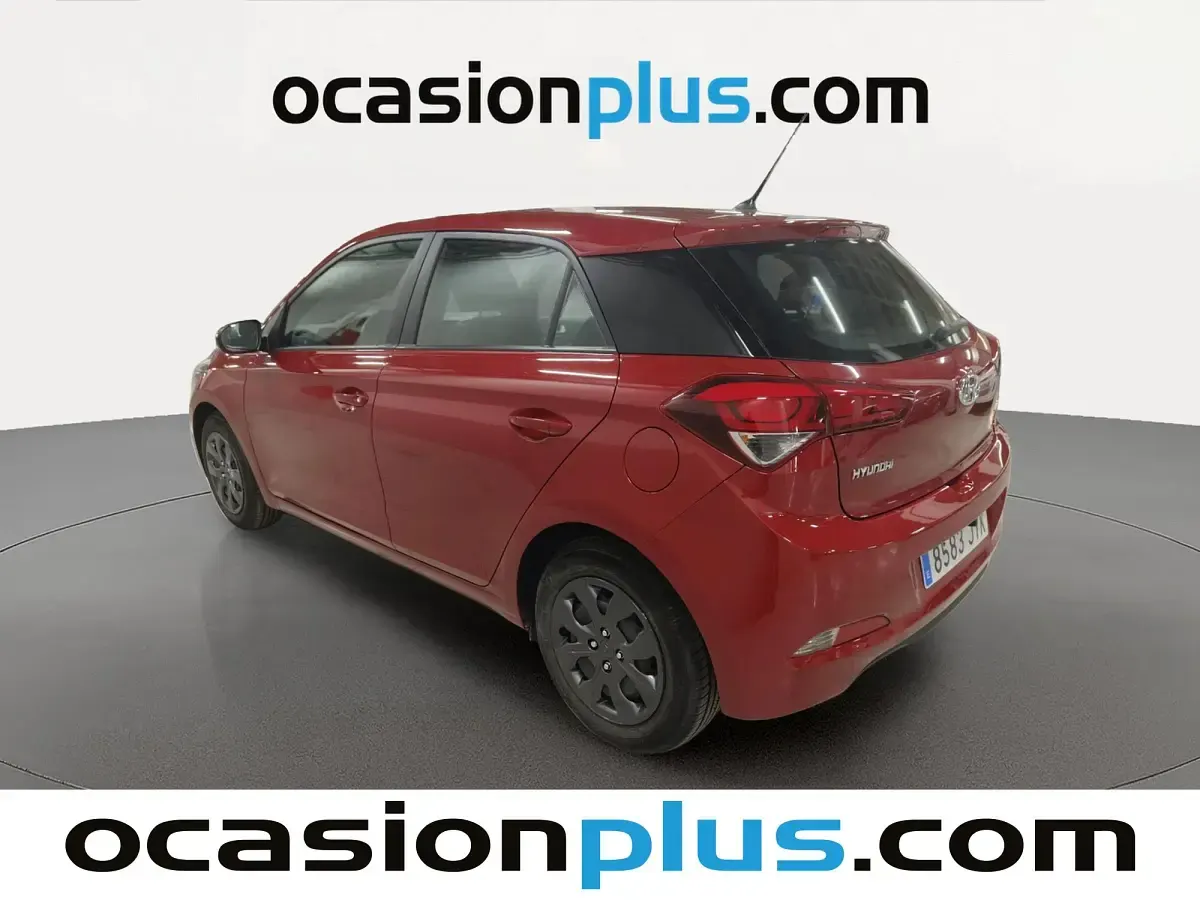 Usado Hyundai i20 84 CV (61 kW) 2017 Rojo Utilitario
