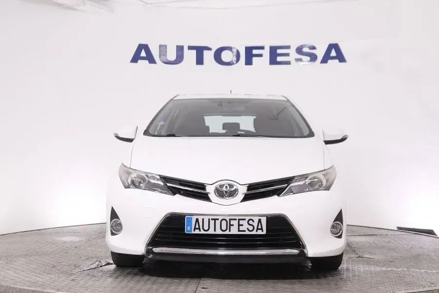 Usado Toyota Auris 100 CV (73 kW) 2013 Blanco