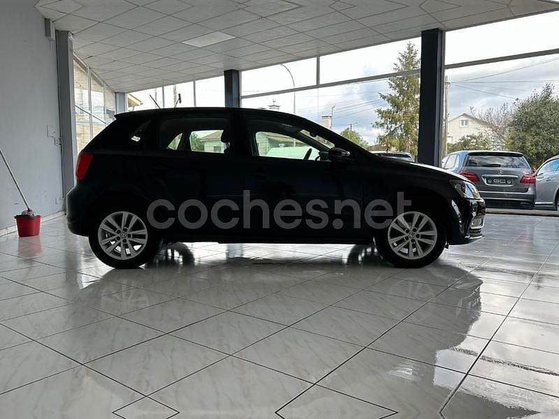 Usado VW Polo Advance 90 CV (66 kW) 2015 Negro Berlina