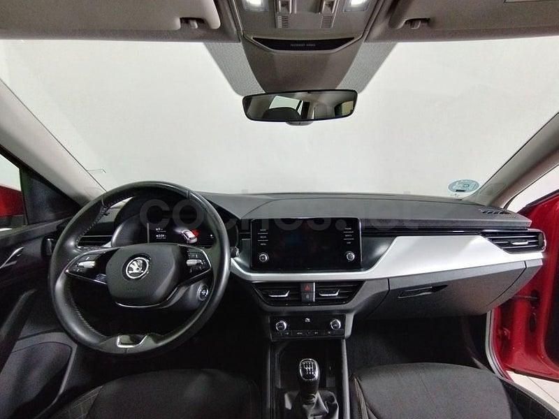 Usado Skoda Kamiq Ambition 110 CV (80 kW) 2021 Rojo SUV