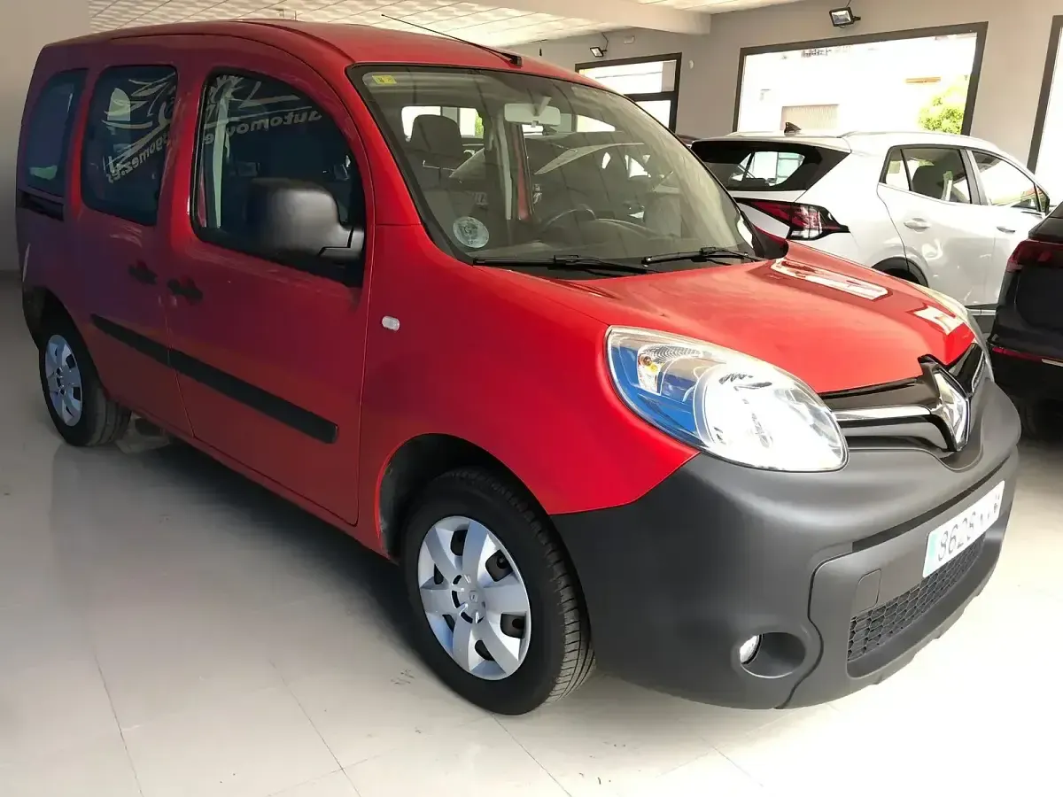 Usado Renault Kangoo 75 CV (55 kW) 2019 Rojo Monovolumen