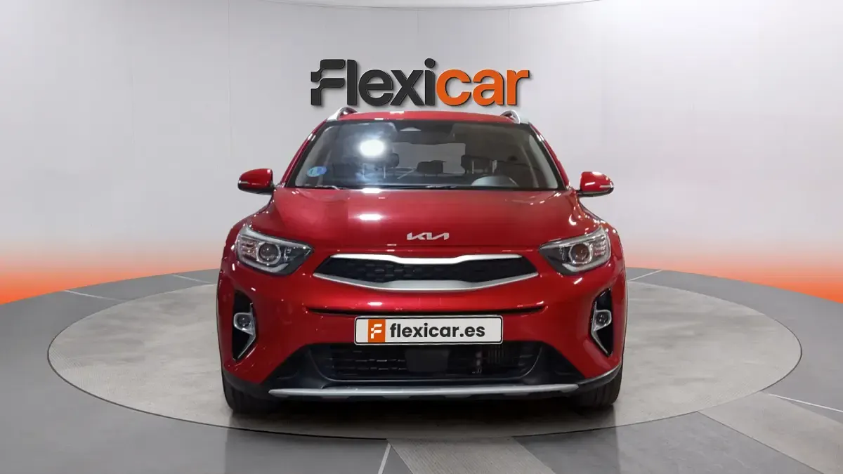 Usado Kia Stonic 120 CV (88 kW) 2022 Rojo SUV