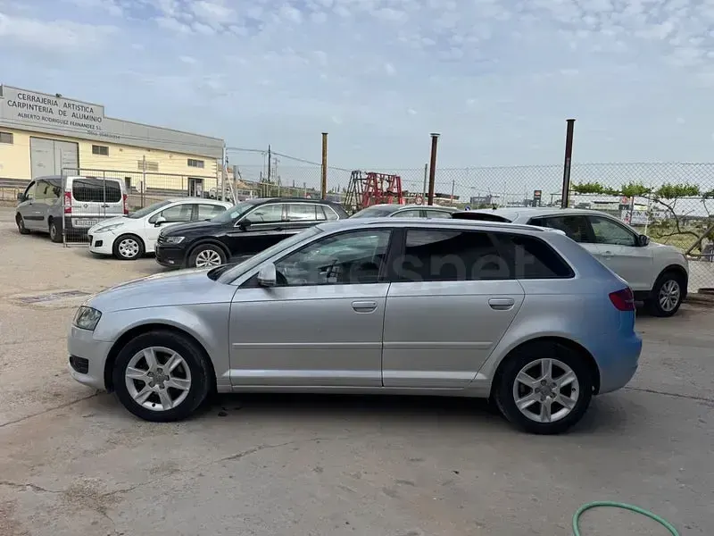 Usado Audi A3 Sportback Ambiente 105 CV (77 kW) 2010 Gris / plata Utilitario
