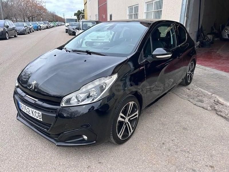 Usado Peugeot 208 GT-line 120 CV (88 kW) 2017 Negro Utilitario