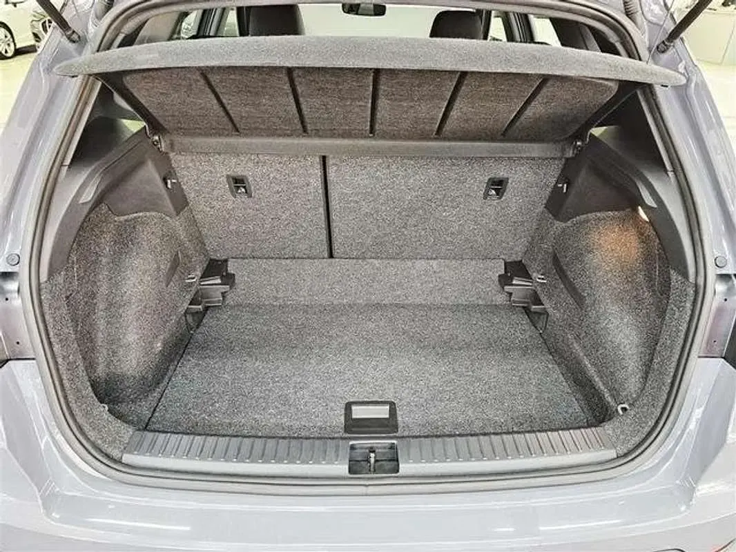 Usado Seat Arona FR 116 CV (85 kW) 2025 Gris SUV