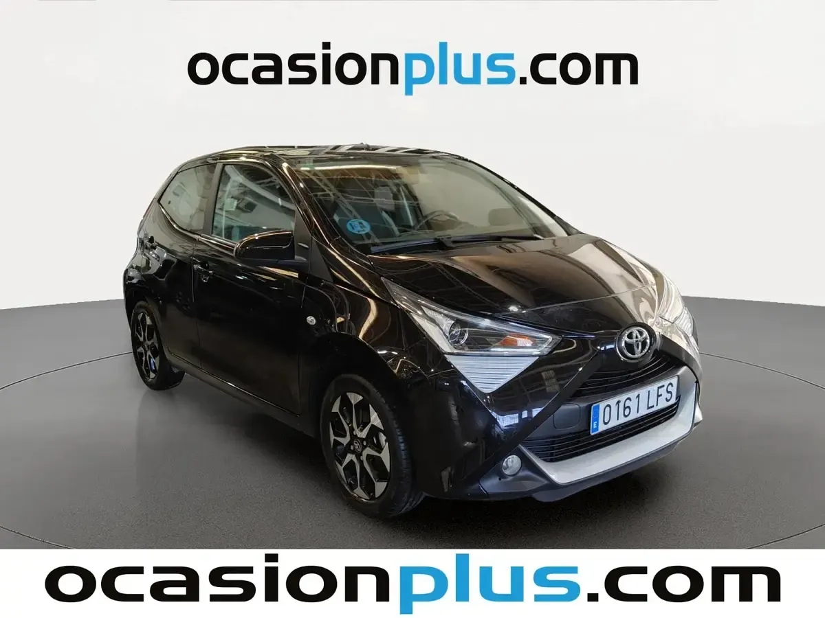Usado Toyota Aygo X-play 72 CV (52 kW) 2020 Negro Utilitario