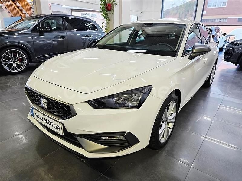 Blanco Usado 2024 Seat Leon FR Berlina | 23.900 € (Precio justo) - Imagen 1/4