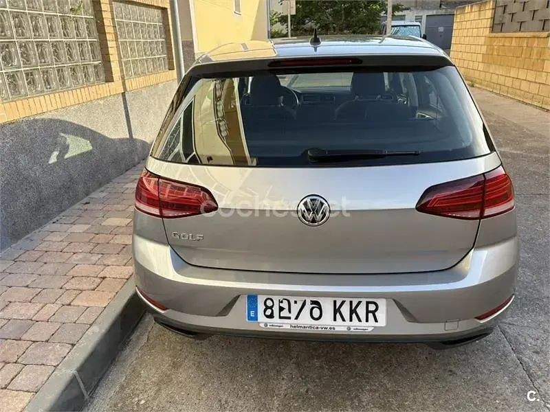 Usado VW Golf VII Business 110 CV (80 kW) 2018 Gris / plata Familiar