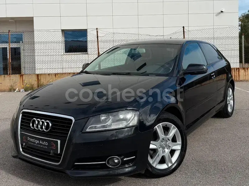 Usado Audi A3 Ambiente 105 CV (77 kW) 2011 Negro Utilitario