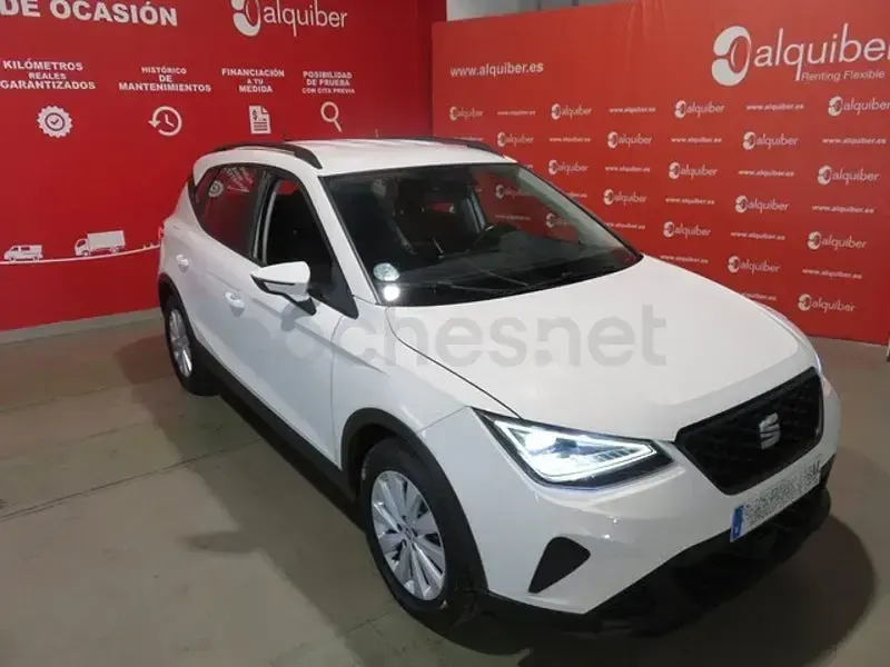 Usado Seat Arona Style Plus 110 CV (80 kW) 2022 Blanco SUV