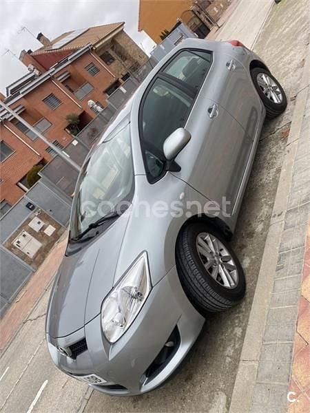 Usado Toyota Auris Luna 124 CV (91 kW) 2008 Gris / plata Berlina