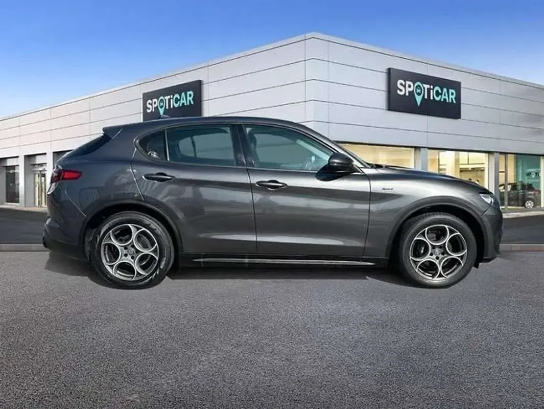 Usado Alfa Romeo Stelvio Sprint 190 CV (139 kW) 2021 Gris SUV