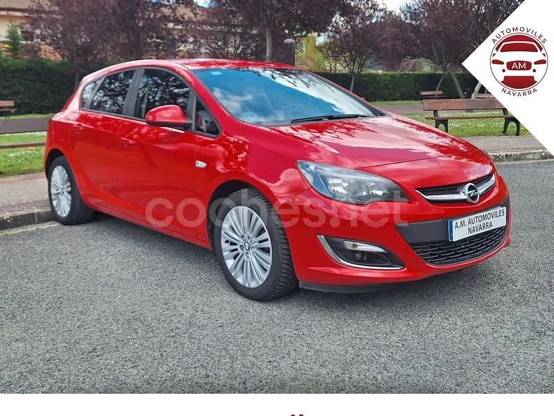 Rojo Usado 2013 Opel Astra Selective Berlina | 8600 € (Un poco caro) - Imagen 1/4