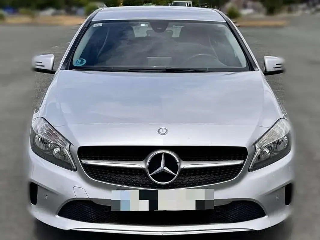 Usado Mercedes A200 Style 136 CV (100 kW) 2015 Gris Utilitario