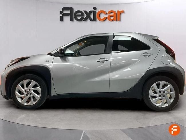 Usado Toyota Aygo Play 72 CV (52 kW) 2024 Gris / plata Utilitario