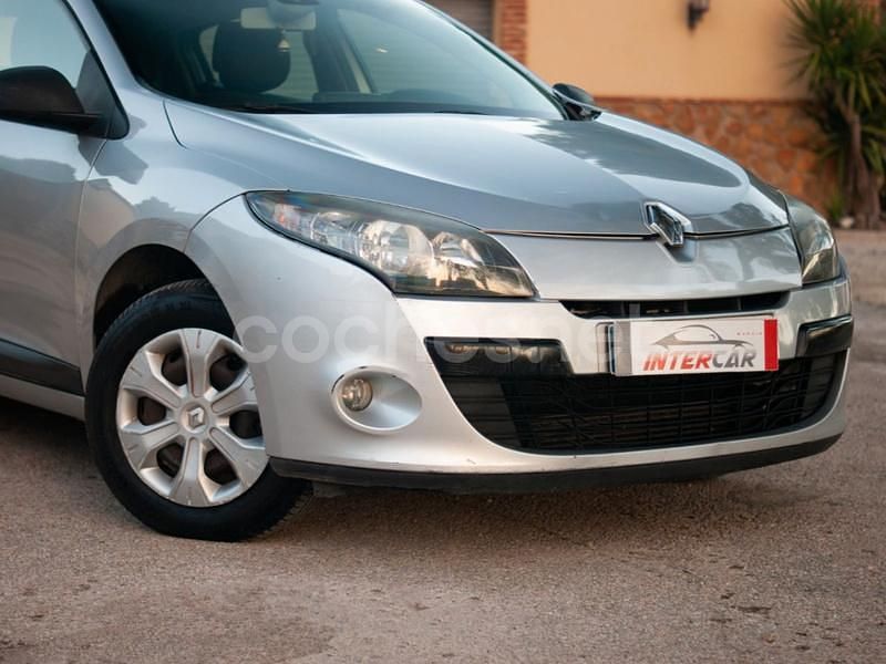 Usado Renault Mégane Business 110 CV (80 kW) 2014 Gris / plata Berlina