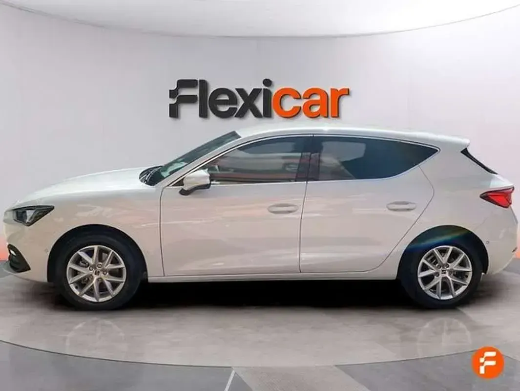 Usado Seat Leon Style 116 CV (85 kW) 2025 Gris Berlina