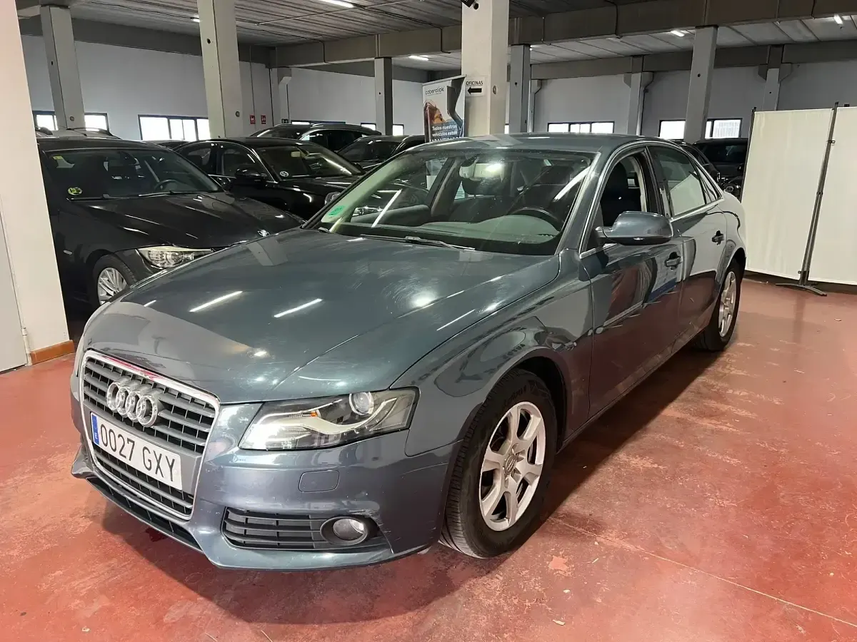 Usado Audi A4 180 CV (132 kW) 2010 Gris Berlina