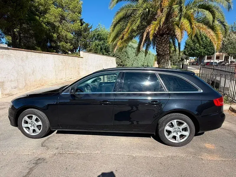 Usado Audi A4 143 CV (105 kW) 2010 Negro Familiar
