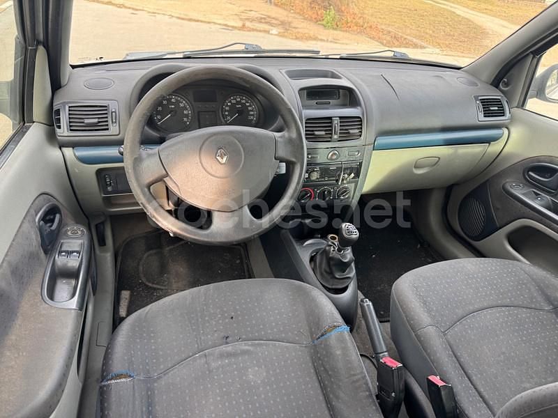 Usado Renault Clio II 65 CV (47 kW) 2005 Blanco Berlina