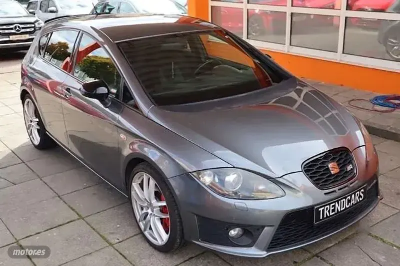 Usado Seat Leon CUPRA 265 CV (194 kW) 2012 Plateado Berlina