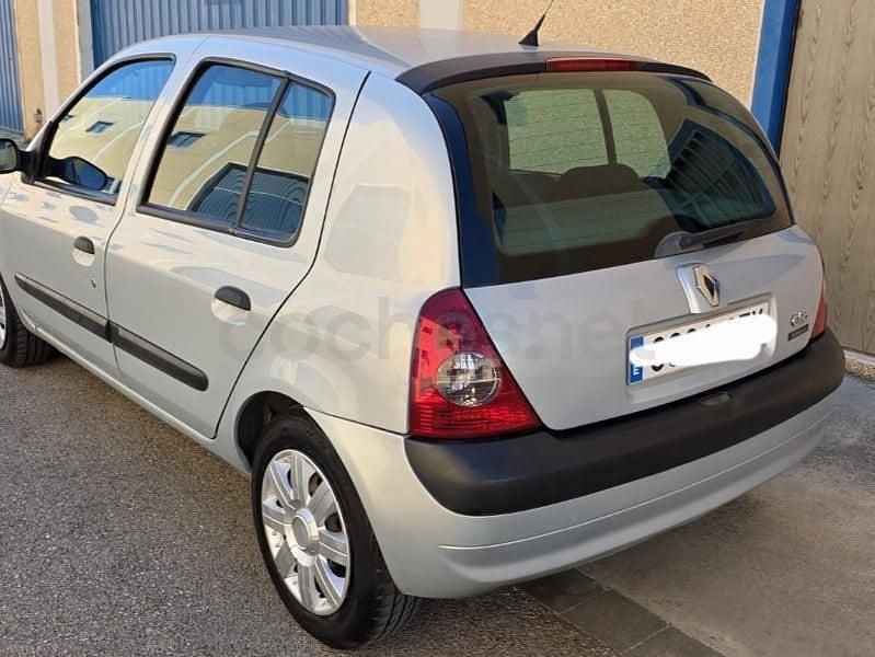 Usado Renault Clio II Authentique 65 CV (47 kW) 2004 Azul Berlina