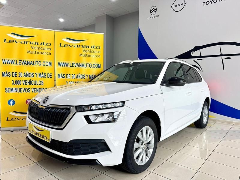 Usado Skoda Kamiq Ambition 110 CV (80 kW) 2021 Blanco SUV