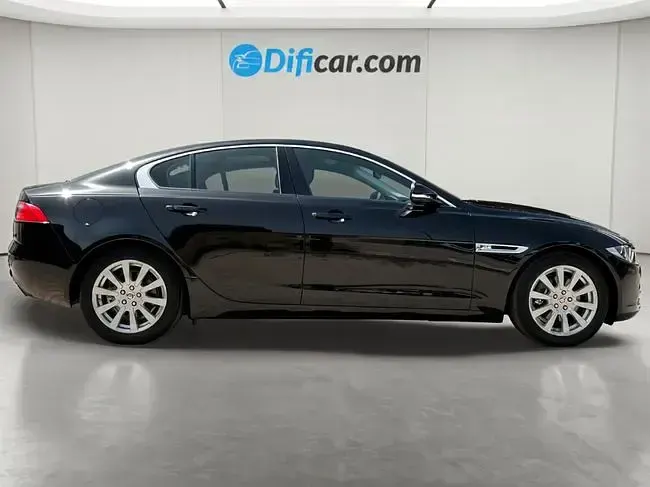 Usado Jaguar XE Pure 181 CV (133 kW) 2016 Negro Berlina