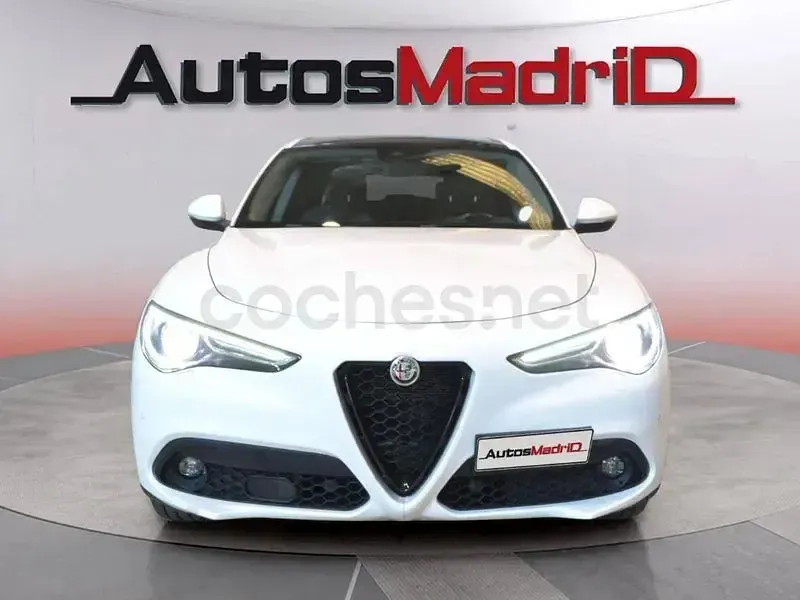 Usado Alfa Romeo Stelvio Sprint 190 CV (139 kW) 2021 Blanco SUV