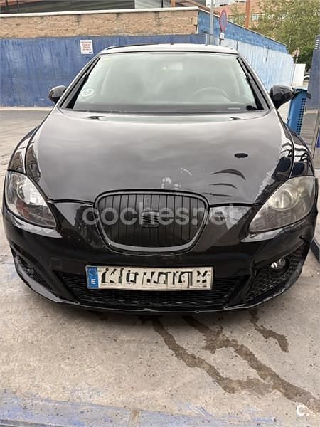 Usado Seat Leon Reference 105 CV (77 kW) 2011 Negro Utilitario