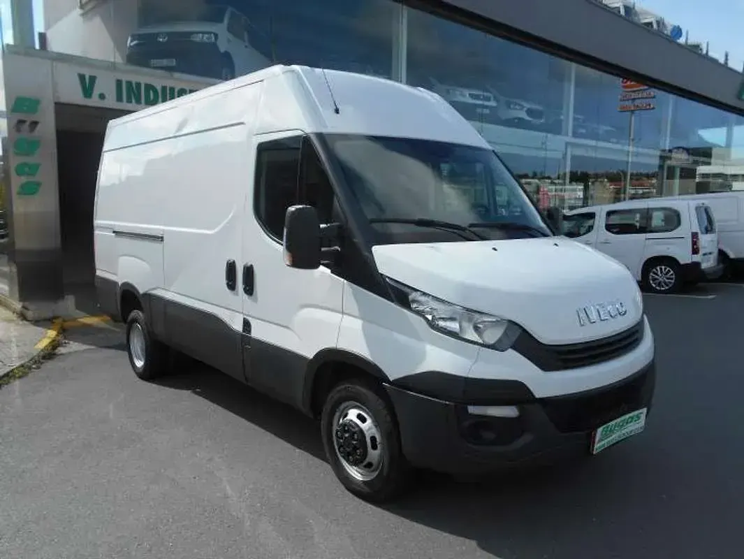Usado Iveco Daily 140 CV (102 kW) 2019 Blanco Van