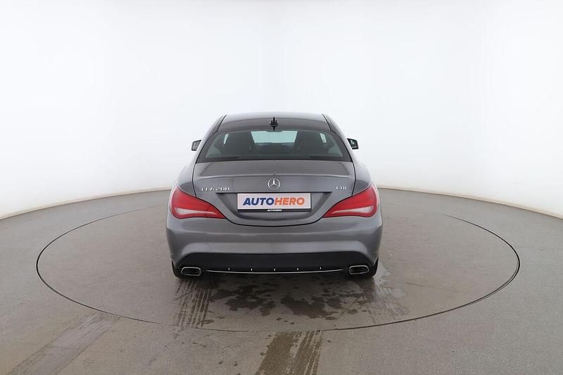 Usado Mercedes CLA200 Urban 135 CV (99 kW) 2014 Gris Berlina