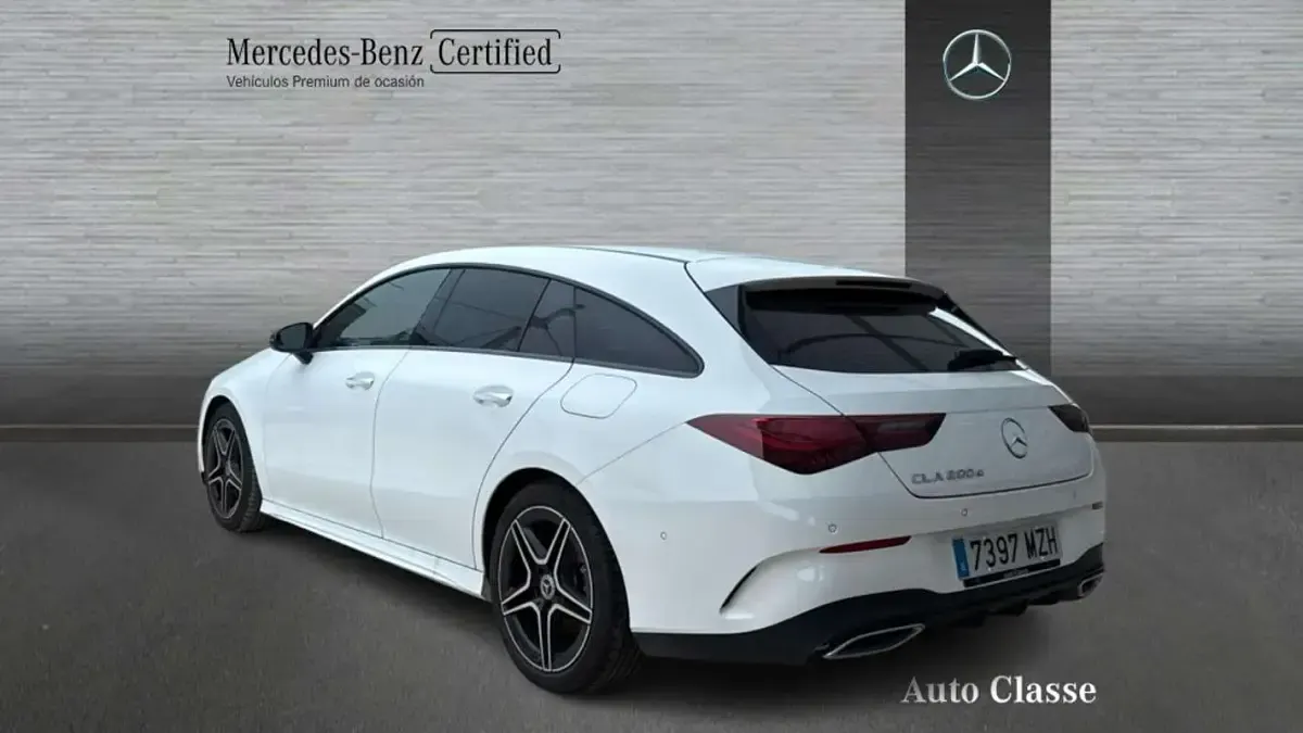 Usado Mercedes CLA200 150 CV (110 kW) 2025 Blanco Familiar