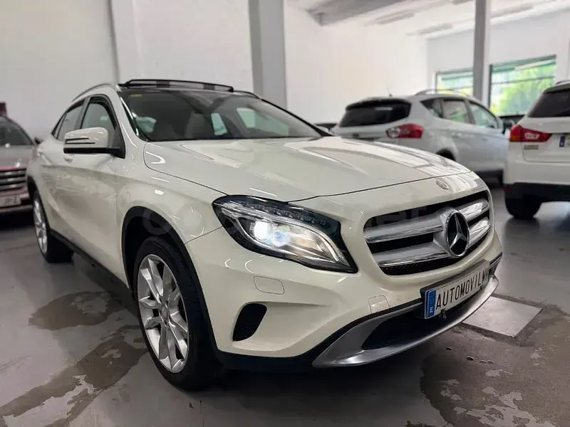 Usado Mercedes GLA200 Style 136 CV (100 kW) 2015 Blanco SUV