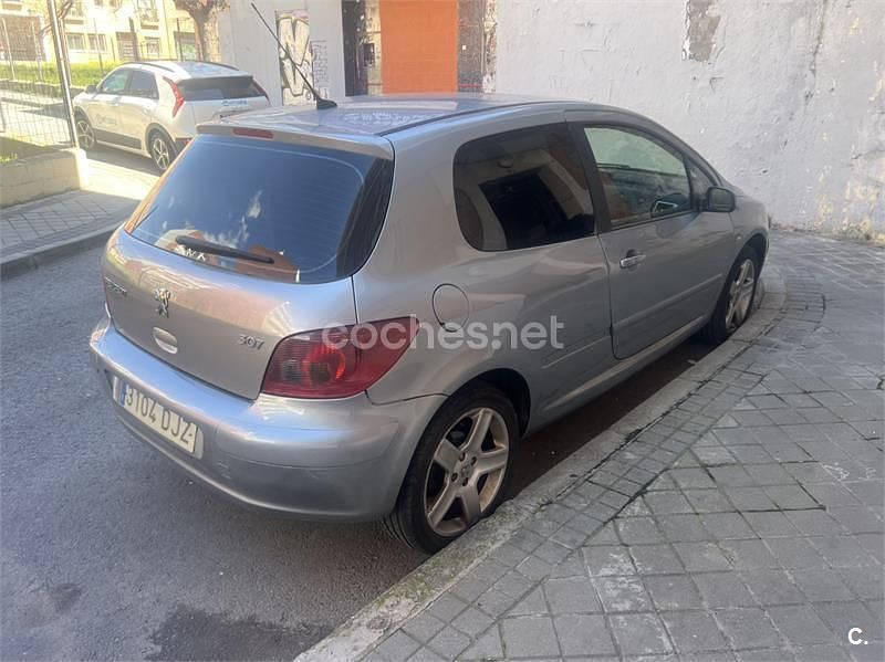 Usado Peugeot 307 110 CV (80 kW) 2005 Gris / plata Berlina