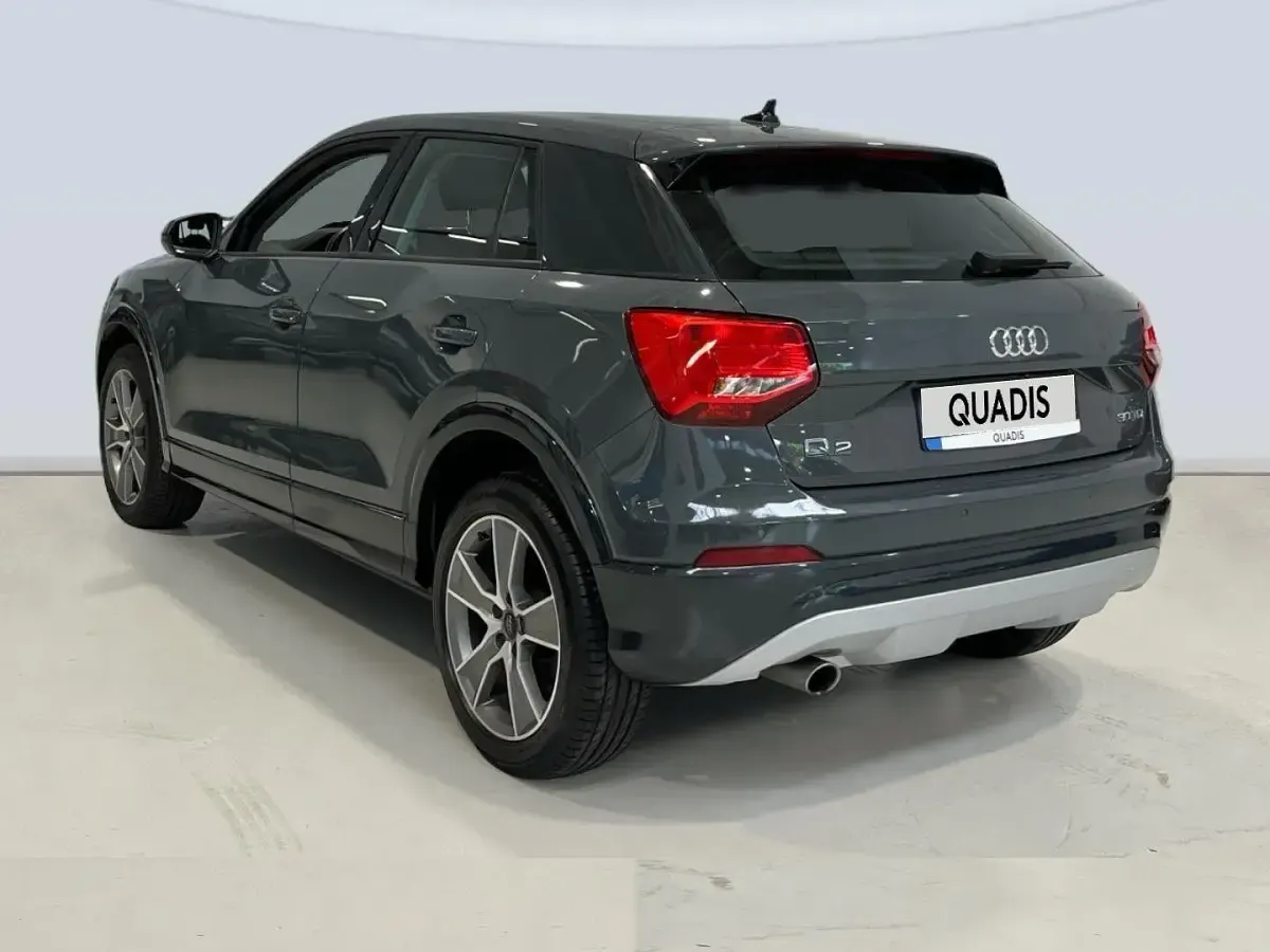 Usado Audi Q2 Design 116 CV (85 kW) 2020 Gris SUV