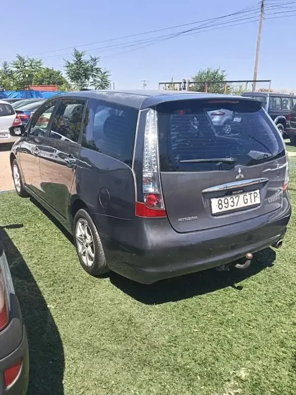 Usado Mitsubishi Grandis Intense+ 136 CV (100 kW) 2010 Gris Monovolumen