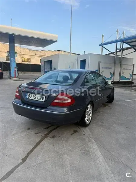 Usado Mercedes CLK270 Avantgarde 170 CV (125 kW) 2003 Azul Coupe