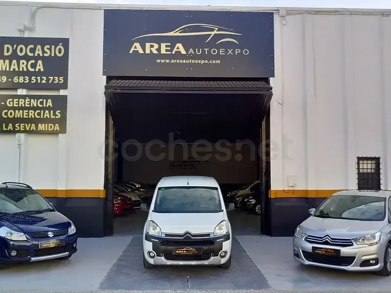 Usado Peugeot 5008 Allure 120 CV (88 kW) 2017 Azul Monovolumen