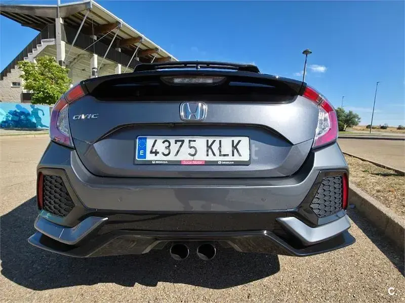 Usado Honda Civic Sport Plus 182 CV (133 kW) 2018 Gris / plata Berlina