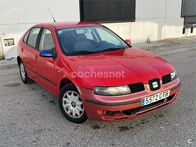 Usado Seat Leon 90 CV (66 kW) 2003 Rojo Utilitario